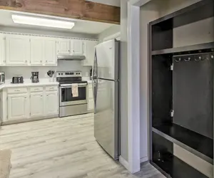 Photo 4 - Chic Resort Condo ~ 1 Mi to Attitash Mountain!