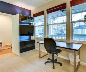 Photo 4 - Spacious Kent Home Near Seatac Airport w/ Patio