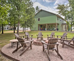 Photo 3 - Kingston Home w/ Pickleball: Steps to Lake Texoma!
