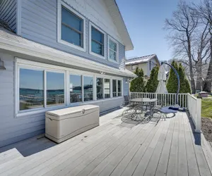 Photo 4 - Lakefront Michigan Cottage - Deck, Grill & Kayaks!