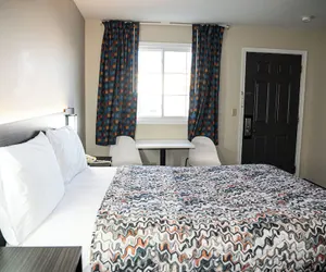 Photo 4 - Capri inn and Suites