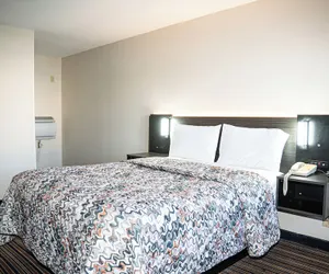 Photo 5 - Capri inn and Suites