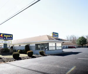 Photo 2 - Capri inn and Suites