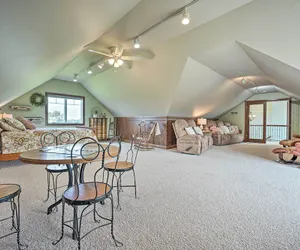 Photo 5 - Blue Birds Perch: Stunning Home on Private Hilltop