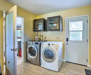 Photo 3 - Sunny Santa Ana Rental Home Near Disneyland!