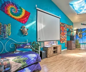 Photo 5 - Springfield Tiki Home: Hot Tub & Theater Room