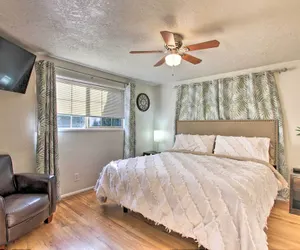 Photo 2 - Springfield Tiki Home: Hot Tub & Theater Room