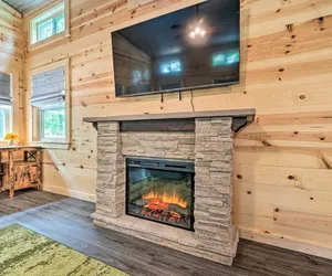 Photo 4 - Stylish Cabin by Beavers Bend: Hot Tub & Fire Pit