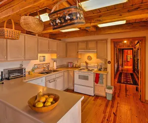 Photo 4 - Cozy Cumberland Mountain Cabin w/ Stunning Views!