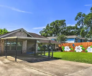 Photo 4 - Waterfront Lake Home w/ Deck - New Renovations!