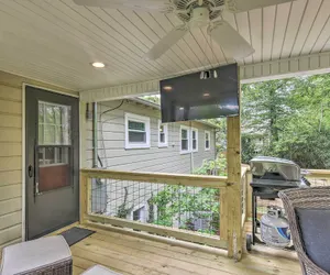Photo 5 - Blowing Rock Home: 1 Block to Downtown!