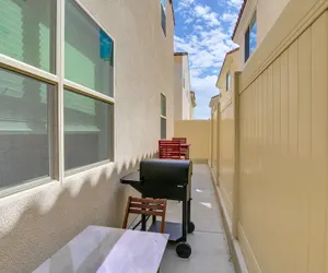 Photo 3 - Pet-friendly Paramount Home, 16 Mi to Los Angeles!