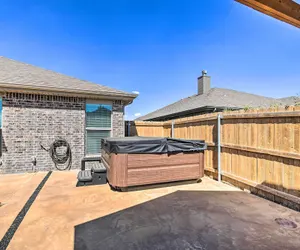 Photo 4 - Modern Amarillo House w/ Fire Pit + Hot Tub!