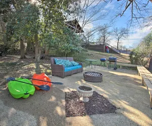 Photo 4 - Waterfront Getaway w/ Dock on Lake Hamilton!