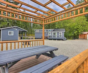 Photo 5 - Wilderness Glamping: Eureka Tiny Home w/ Hot Tub!