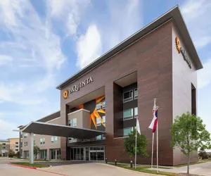 Photo 2 - La Quinta Inn & Suites by Wyndham Austin Parmer/Tech Ridge