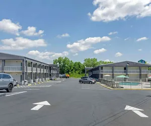 Photo 2 - Suburban Studios Verona - Staunton North