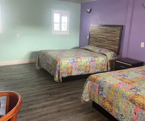 Photo 4 - Economy Inn