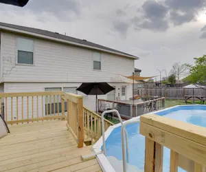 Photo 2 - Home w/ Game Room & Hot Tub, 1 Mi to Seaworld