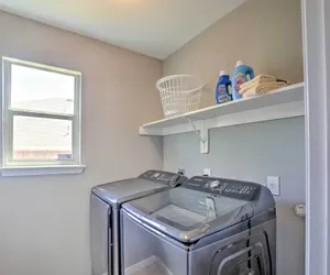 Photo 4 - Home w/ Game Room & Hot Tub, 1 Mi to Seaworld