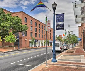 Photo 5 - Chic Condo w/ Balcony in the Heart of Annapolis!
