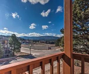 Photo 2 - Modern Mountain Retreat: Ski, Golf, Hike, Mtn Bike