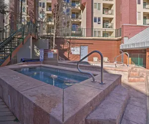 Photo 3 - Cozy Ski-in/out Winter Park Studio w/ Hot Tubs!