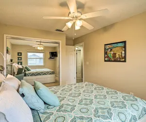 Photo 5 - Sea La Vie: Sunny Indian Rocks Beach Condo!