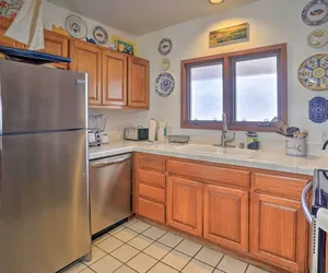 Photo 5 - Quiet Avalon Getaway Villa w/ Ocean View & Balcony