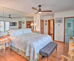 Photo 3 - Quiet Avalon Getaway Villa w/ Ocean View & Balcony