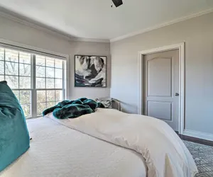 Photo 4 - Luxurious Aggieland Retreat - 14 Mi to A&m!
