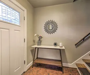 Photo 2 - Chic Lexington Apartment: 5 Mi to Keeneland!