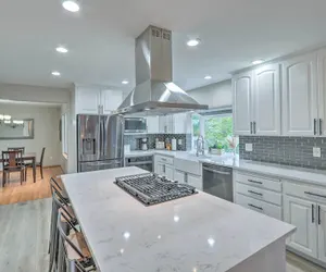 Photo 3 - Spacious Kent Home: Great for Large Families!