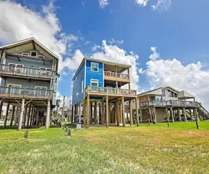 Photo 4 - Villa Azul Galveston Home: Modern & Beachfront!