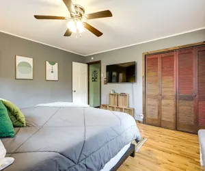 Photo 2 - Pet-friendly Wilmington Retreat w/ Hot Tub!