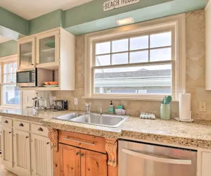 Photo 2 - Seaside Cottage With Hot Tub: Walk to the Beaches!