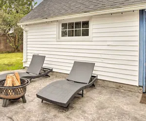 Photo 5 - Seaside Cottage With Hot Tub: Walk to the Beaches!
