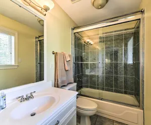 Photo 5 - Lakefront Houston House - 1 Mi to Space Center!