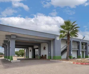 Photo 2 - Surestay Studio By Best Western Victoria