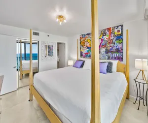 Photo 4 - One Seagrove Place #1308