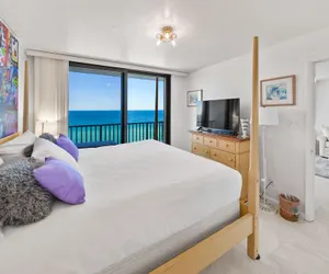 Photo 5 - One Seagrove Place #1308