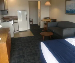 Photo 5 - Horizons Beach Resort