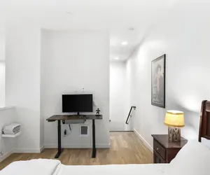 Photo 5 - Airy and Open Corner Loft - 92 Walkscore
