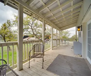 Photo 2 - Vacation Rental in Kerrville: Pets Welcome!