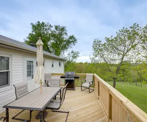 Photo 3 - Cozy Kentucky Retreat - Deck, Near Ark Encounter!