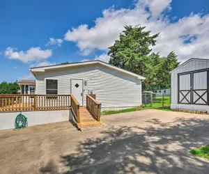 Photo 2 - Texas Home w/ Deck, Walk to Cedar Creek Reservoir