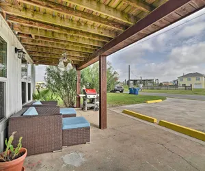 Photo 2 - Rockport Casa Familia - Covered Patio Space!