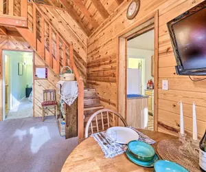 Photo 2 - Cute Pinetop Cabin w/ Gas Grill - Hike & Golf!