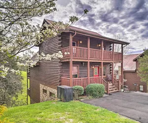 Photo 3 - Mountain Pool Lodge Sevierville Cabin w/ Hot Tub