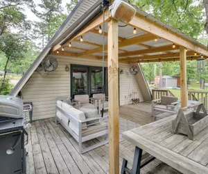Photo 2 - Lake Hamilton Cabin: Boating Getaway!